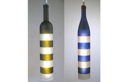 Lámpara de botellas de vidrio pintadas