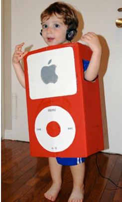 Disdraz ipod de apple con cajas de carton y papel