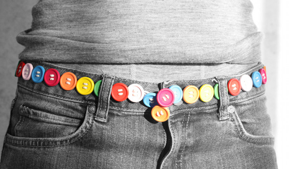Cinturón con botones de colores de los babis del cole