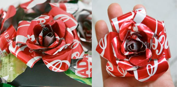 Rosas hechas con latas de coca-cola