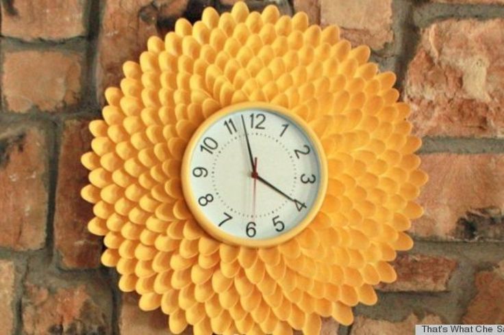 Reloj de cocina con cucharas de plástico