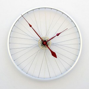 Reciclar rueda de bicicleta en reloj