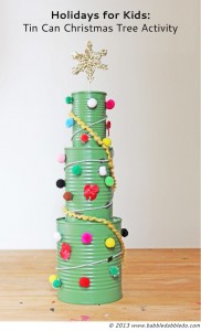 Mini árbol de Navidad con latas de conservas