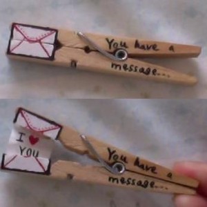 Mensaje de amor con pinzas de madera