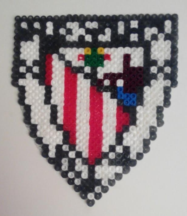 Escudo Athletic Club de Bilbao con hama beads midi - Manualidades Artesanas