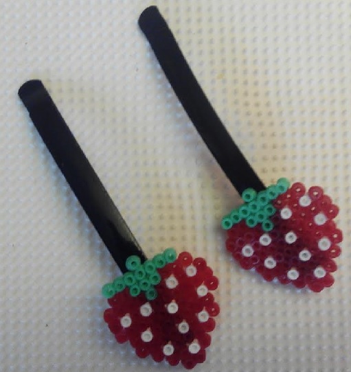 Horquillas para cabello de fresas con mini beads