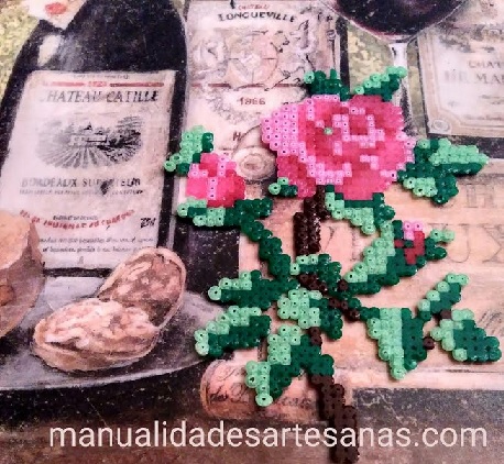 Rosa decorativa de hamabeads mini